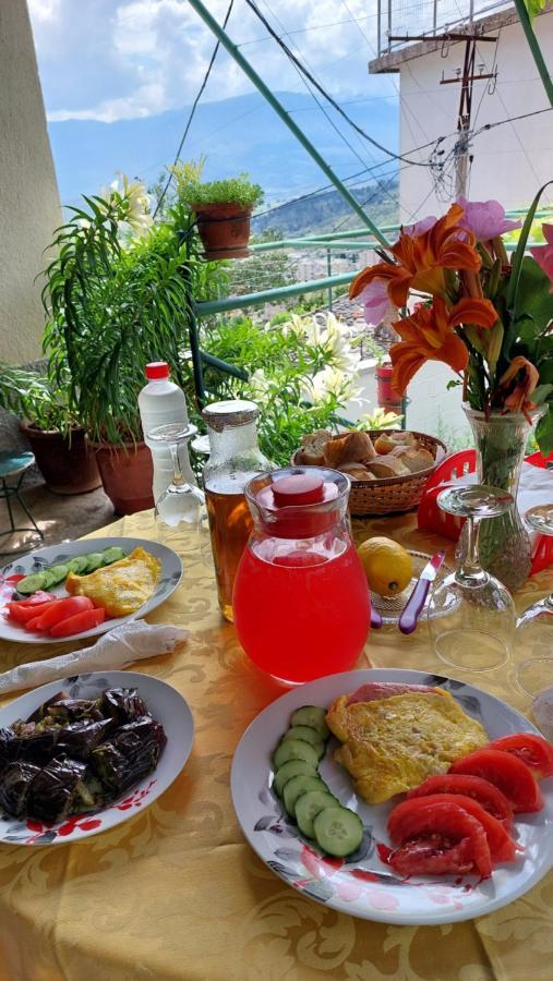Relax Guesthouse Gjirokastër Exteriör bild